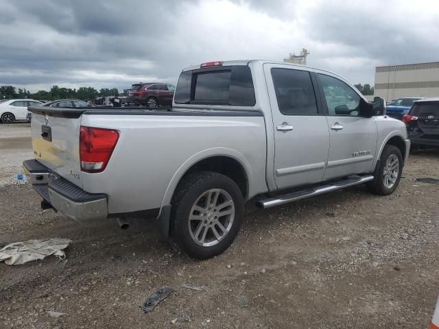 Pickups NISSAN TITAN 2014 Srebrny