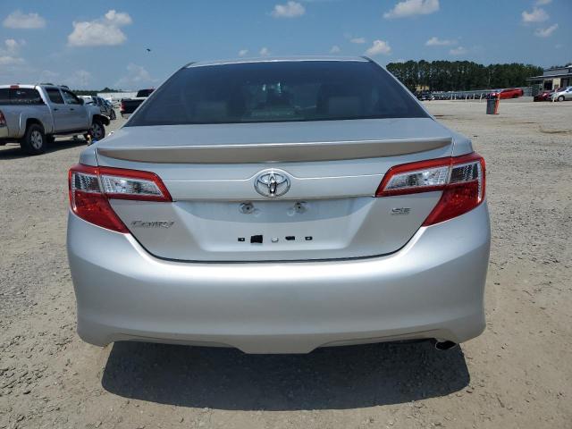 Sedans TOYOTA CAMRY 2012 Srebrny