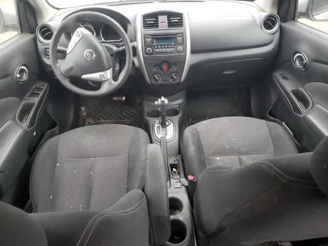 Sedans NISSAN VERSA 2015 Srebrny