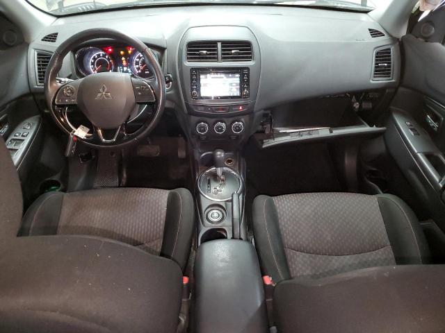  MITSUBISHI OUTLANDER 2017 Srebrny