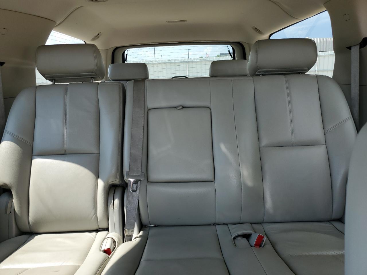 2010 Chevrolet Suburban K1500 Lt VIN: 1GNUKJE30AR244983 Lot: 61648495