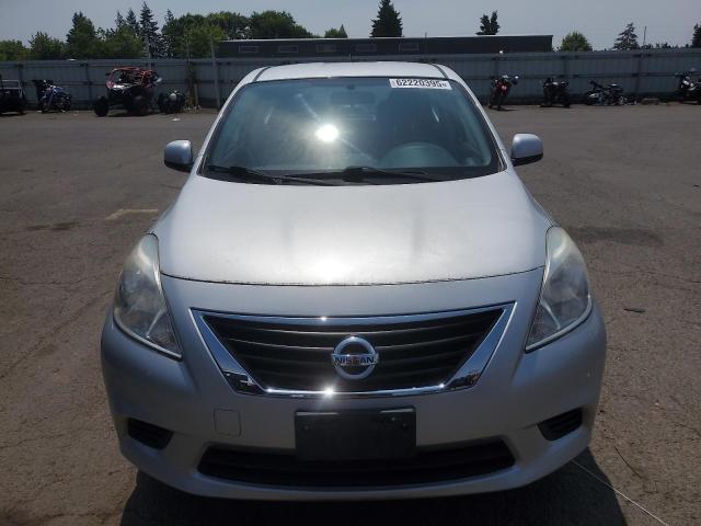  NISSAN VERSA 2012 Srebrny