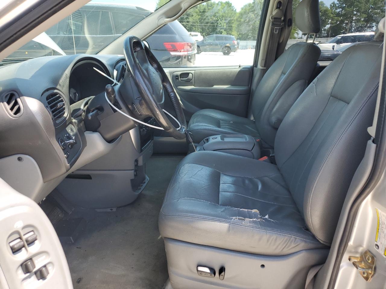 2005 Chrysler Town & Country Touring VIN: 2C4GP54L15R399381 Lot: 62511455