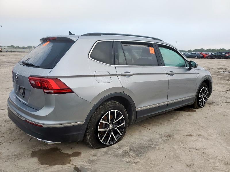  VOLKSWAGEN TIGUAN 2021 Серебристый