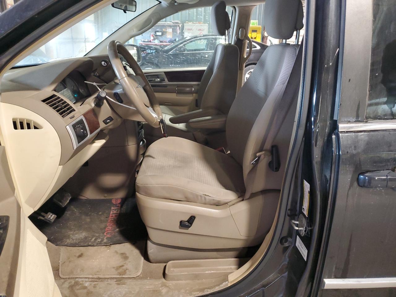 2A4RR5D17AR431823 2010 Chrysler Town & Country Touring