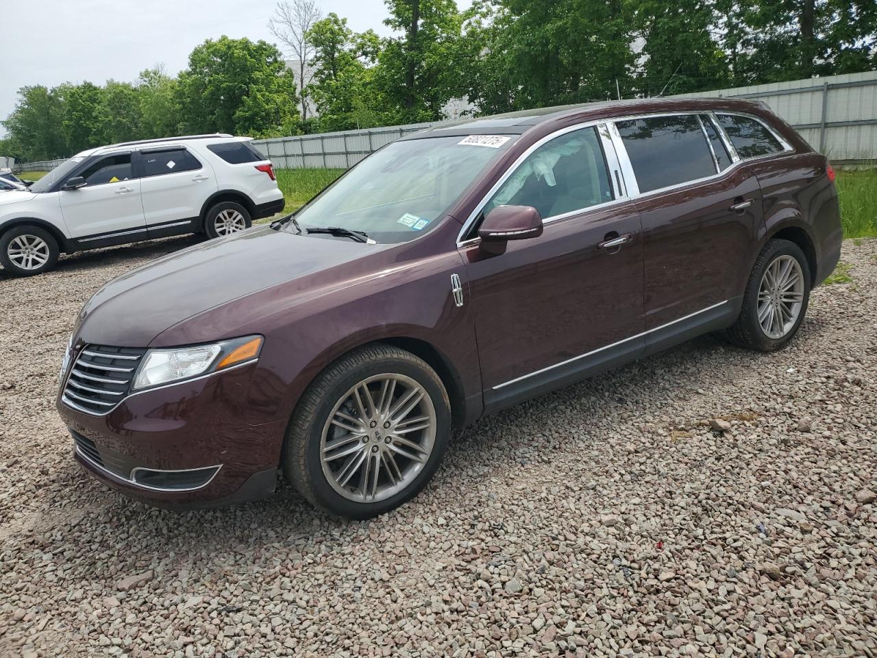 2LMHJ5AT1KBL02324 LINCOLN MKT Photo 1