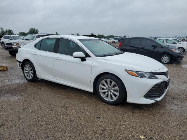 TOYOTA CAMRY 2018 Белы