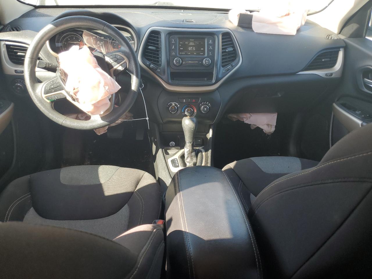 2018 Jeep Cherokee Latitude VIN: 1C4PJLCB9JD590512 Lot: 60981945