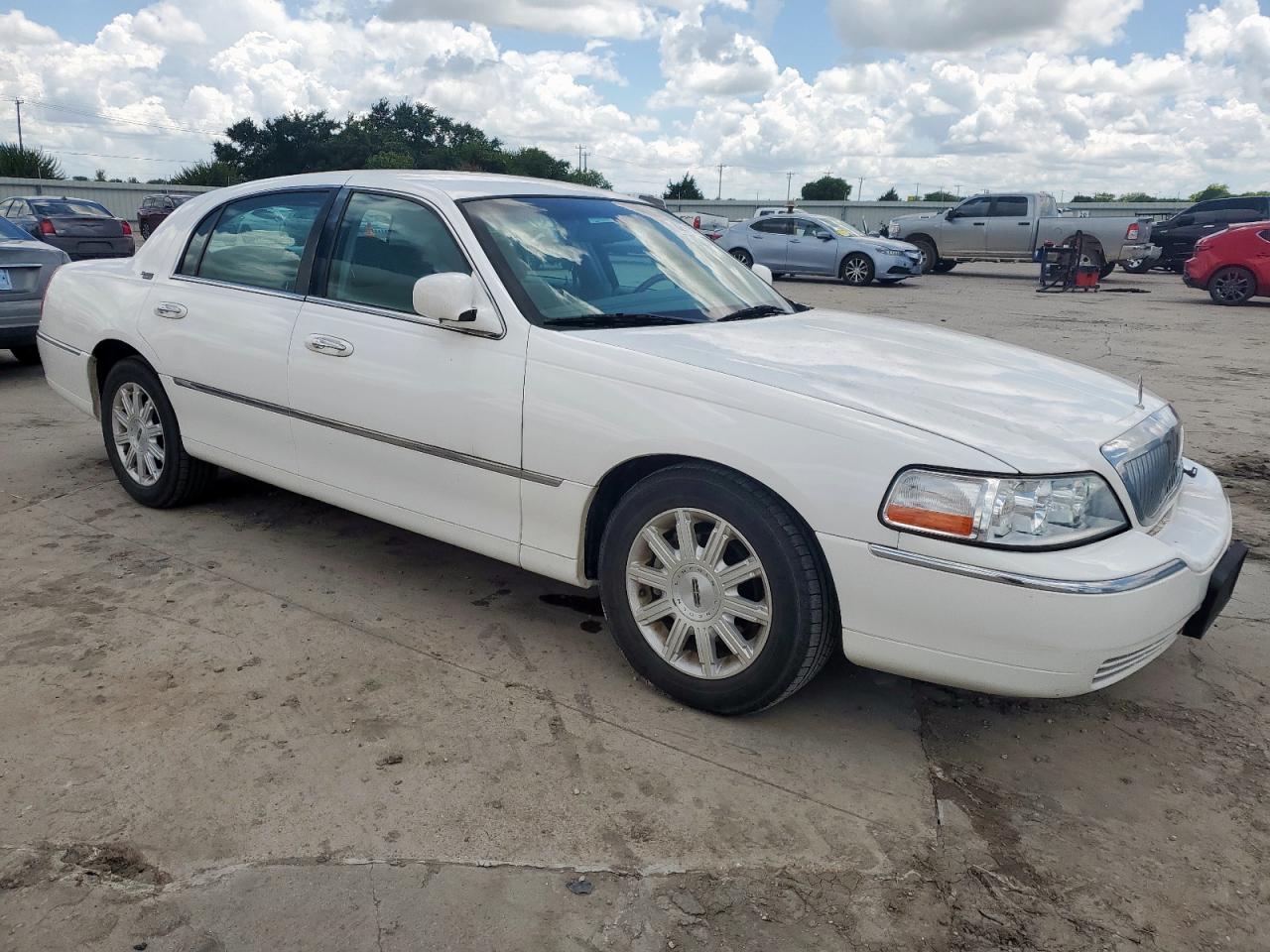 LINCOLN TOWNCAR 2007 VIN 1LNHM82V97Y629259 photo 4