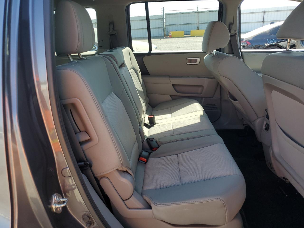 2015 Honda Pilot Lx VIN: 5FNYF4H25FB015120 Lot: 61773105
