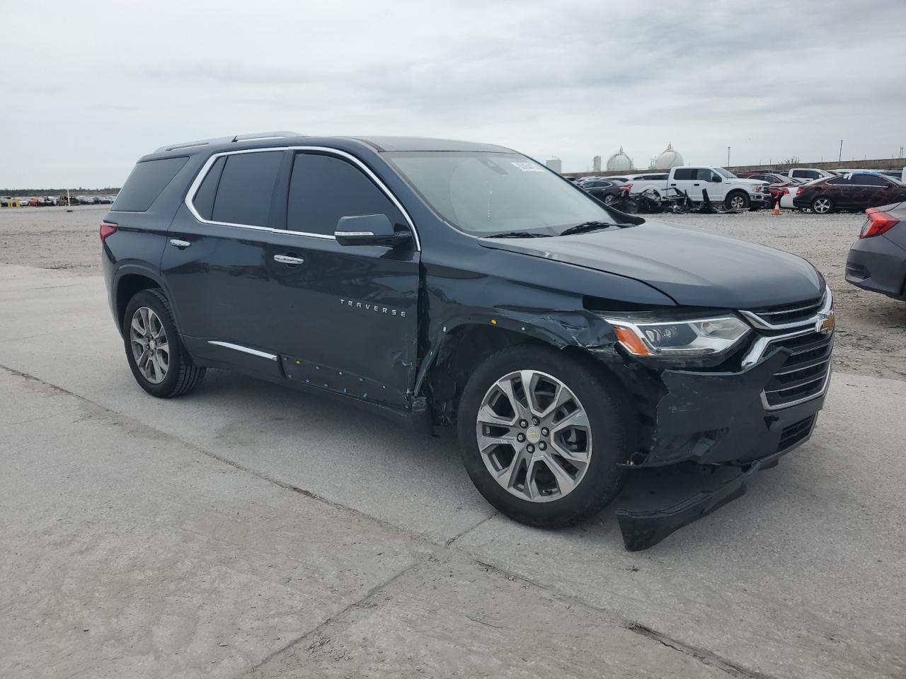 CHEVROLET TRAVERSE 2019 VIN 1GNERKKW7KJ179246 фото 4