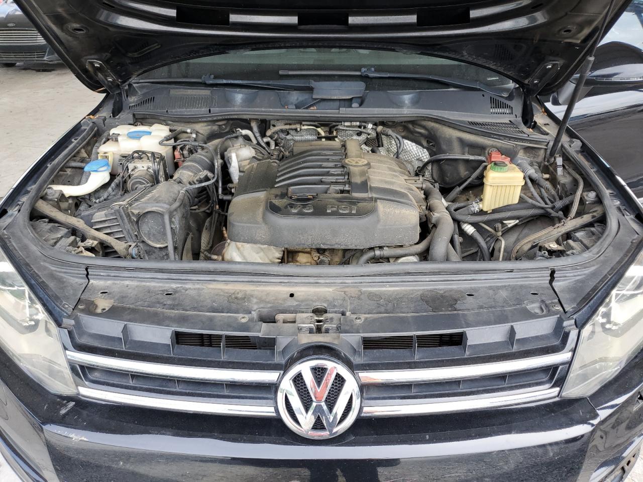 2011 Volkswagen Touareg V6 VIN: WVGFF9BP5BD000137 Lot: 59157195