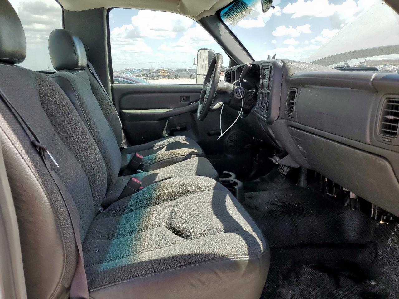 2005 Chevrolet Silverado C2500 Heavy Duty VIN: 1GCHC24U55E302770 Lot: 63054315
