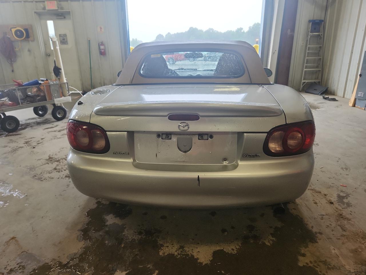 2002 Mazda Mx-5 Miata Base VIN: JM1NB353220231506 Lot: 61336185