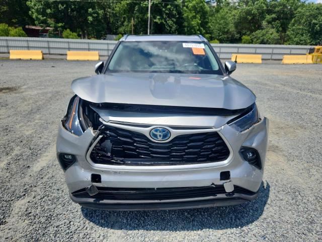  TOYOTA HIGHLANDER 2021 Srebrny