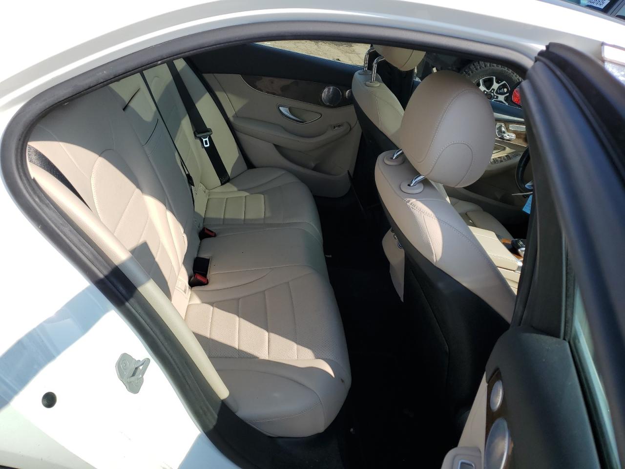 MERCEDES-BENZ C-CLASS 2015 VIN 55SWF4KB8FU017619 zdjęcie 10
