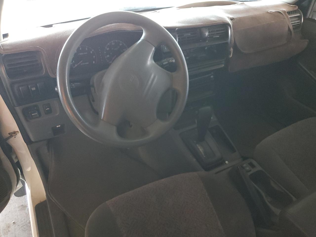 2000 Isuzu Rodeo S VIN: 4S2CK58W3Y4323965 Lot: 61189435