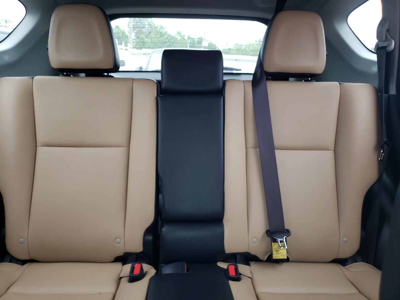 JTMDFREV8GJ093198 TOYOTA RAV4 2016
