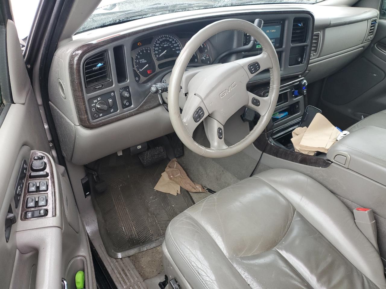 2005 GMC Yukon Denali VIN: 1GKEK63U35J266555 Lot: 62928035