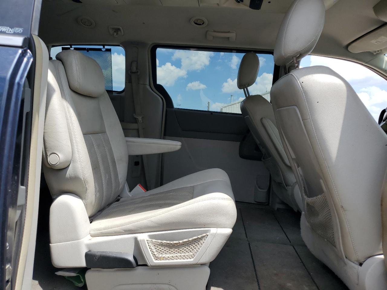 2009 Chrysler Town & Country Touring VIN: 2A8HR54119R670757 Lot: 62468185