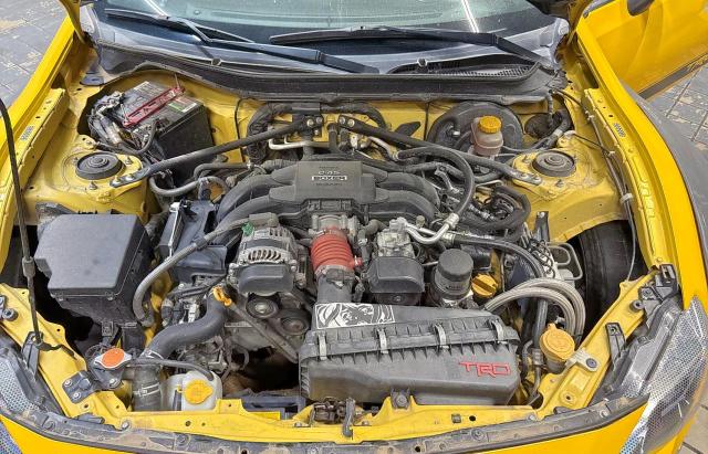Coupet TOYOTA SCION 2015 Yellow