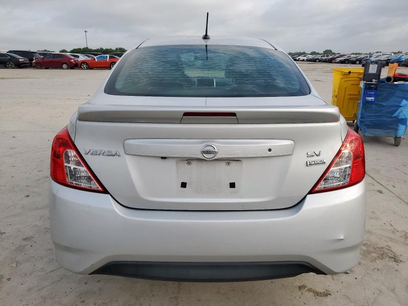  NISSAN VERSA 2017 Серебристый