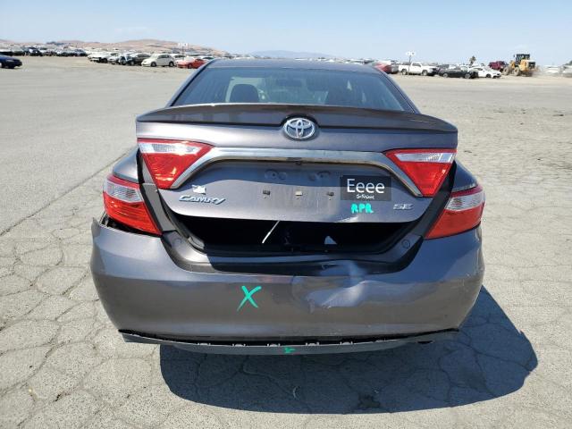 Sedans TOYOTA CAMRY 2016 Szary