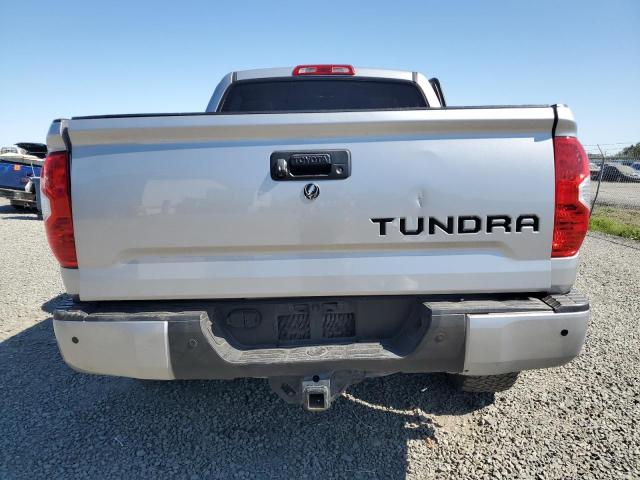  TOYOTA TUNDRA 2017 Srebrny