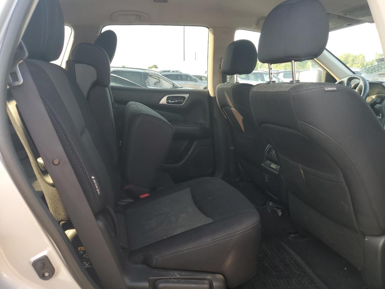 2018 Nissan Pathfinder S VIN: 5N1DR2MN3JC614612 Lot: 62236595