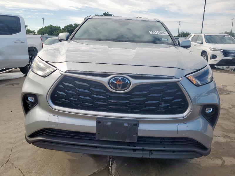  TOYOTA HIGHLANDER 2022 Серебристый