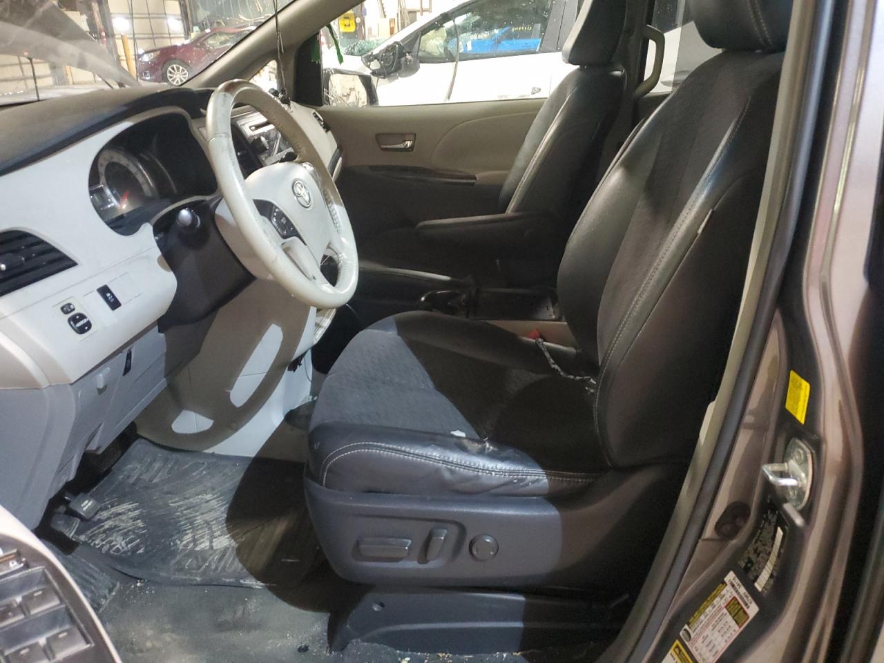 2011 Toyota Sienna Sport VIN: 5TDXK3DC3BS071160 Lot: 61430495