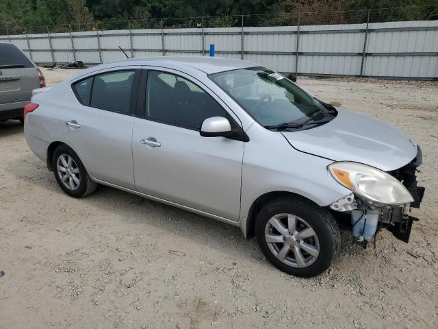  NISSAN VERSA 2013 Srebrny