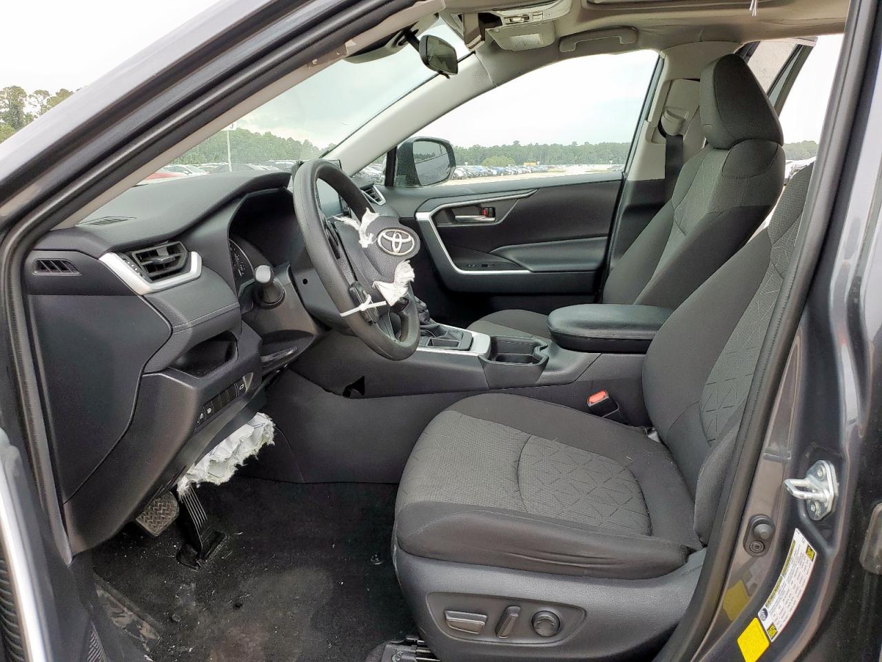 2T3W1RFV4MW110985 2021 Toyota Rav4 Xle