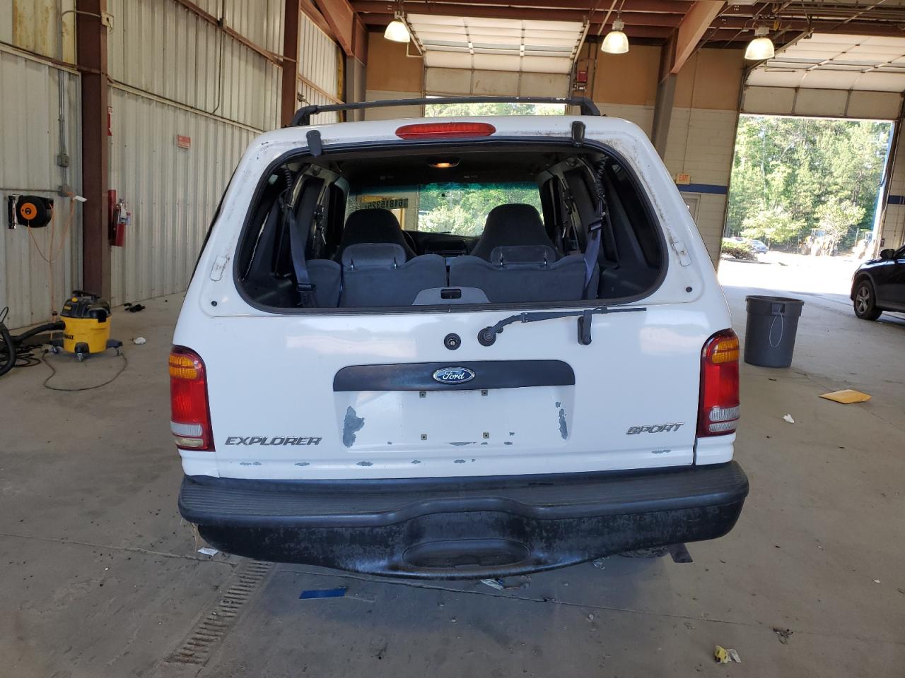 2000 Ford Explorer Sport VIN: 1FMYU60X3YUA72785 Lot: 61815325