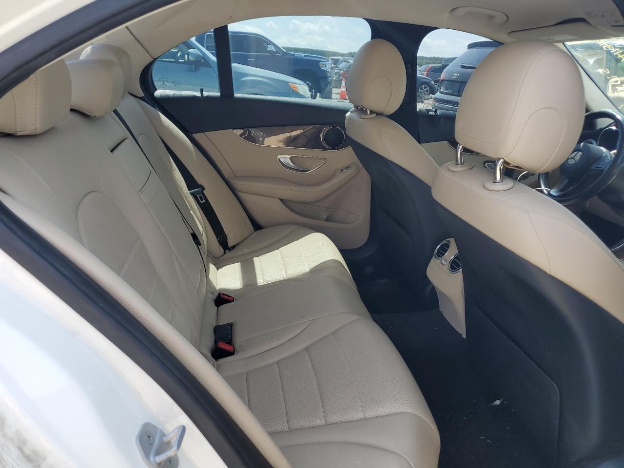 2016 Mercedes-Benz C 300 4Matic VIN: 55SWF4KB4GU152887 Lot: 61680135