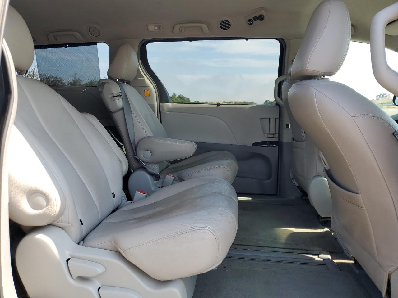 2011 Toyota Sienna Le VIN: 5TDKK3DC2BS085366 Lot: 62728345
