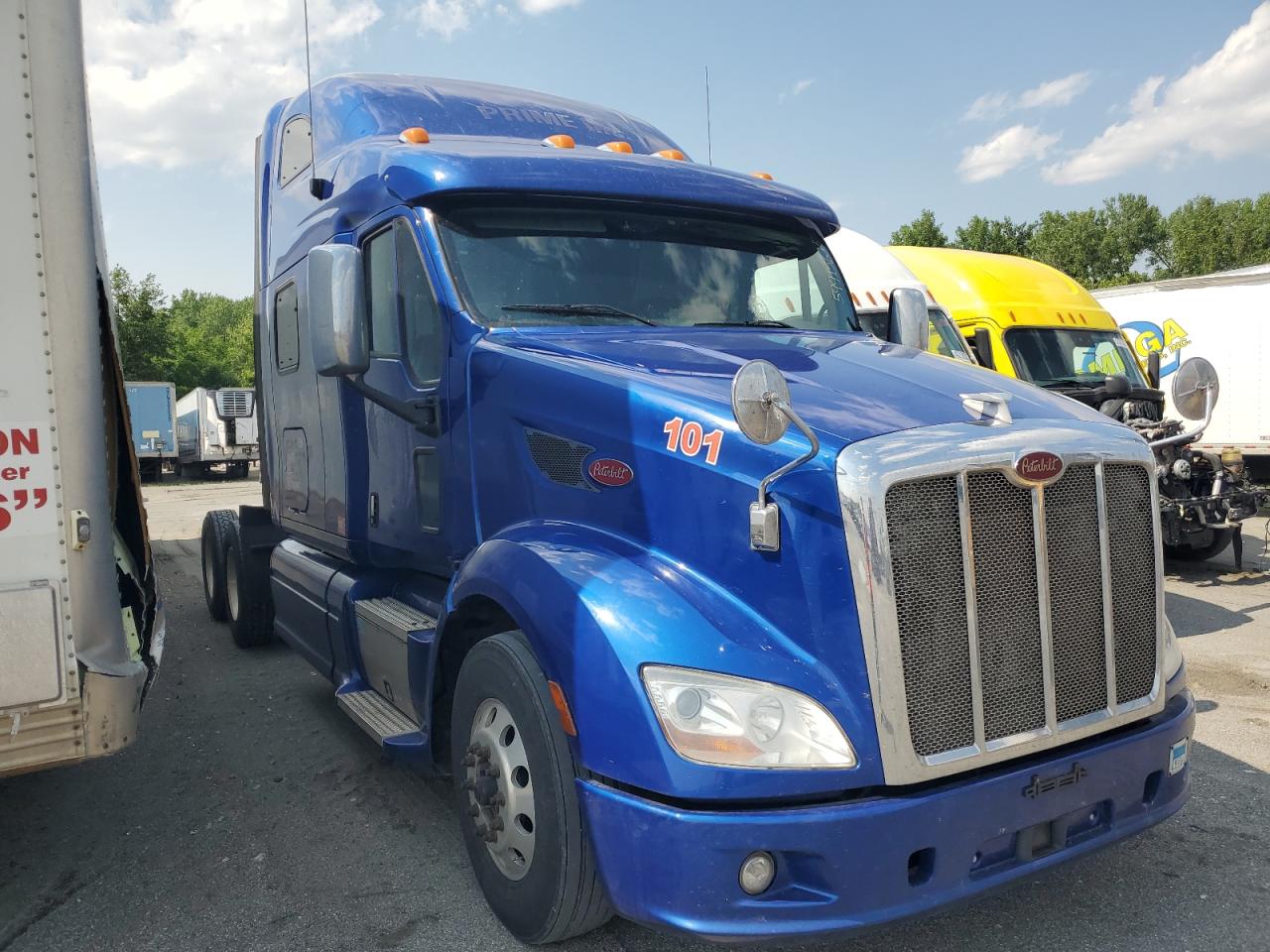 2016 Peterbilt 587 for Sale in Cahokia Heights, IL - Minor Dent/Scratches