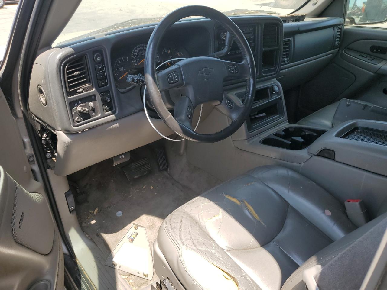 2004 Chevrolet Tahoe K1500 VIN: 1GNEK13T24J275873 Lot: 61852965
