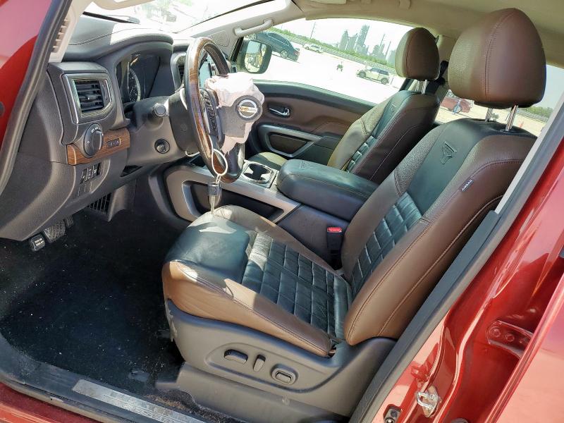  NISSAN TITAN 2017 Красный