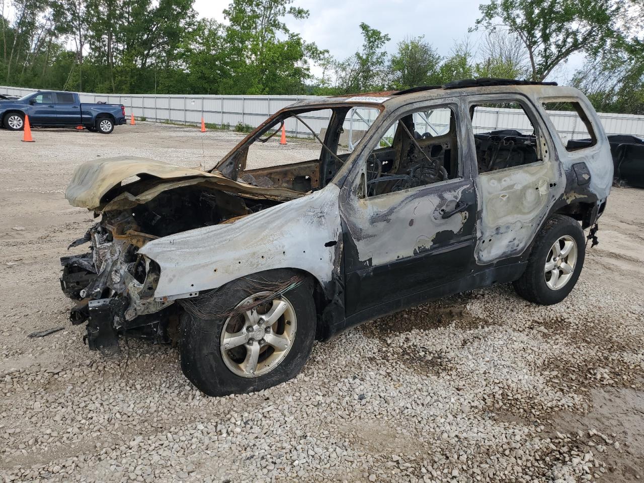 2005 Mazda Tribute S للبيع في Milwaukee، WI - Burn