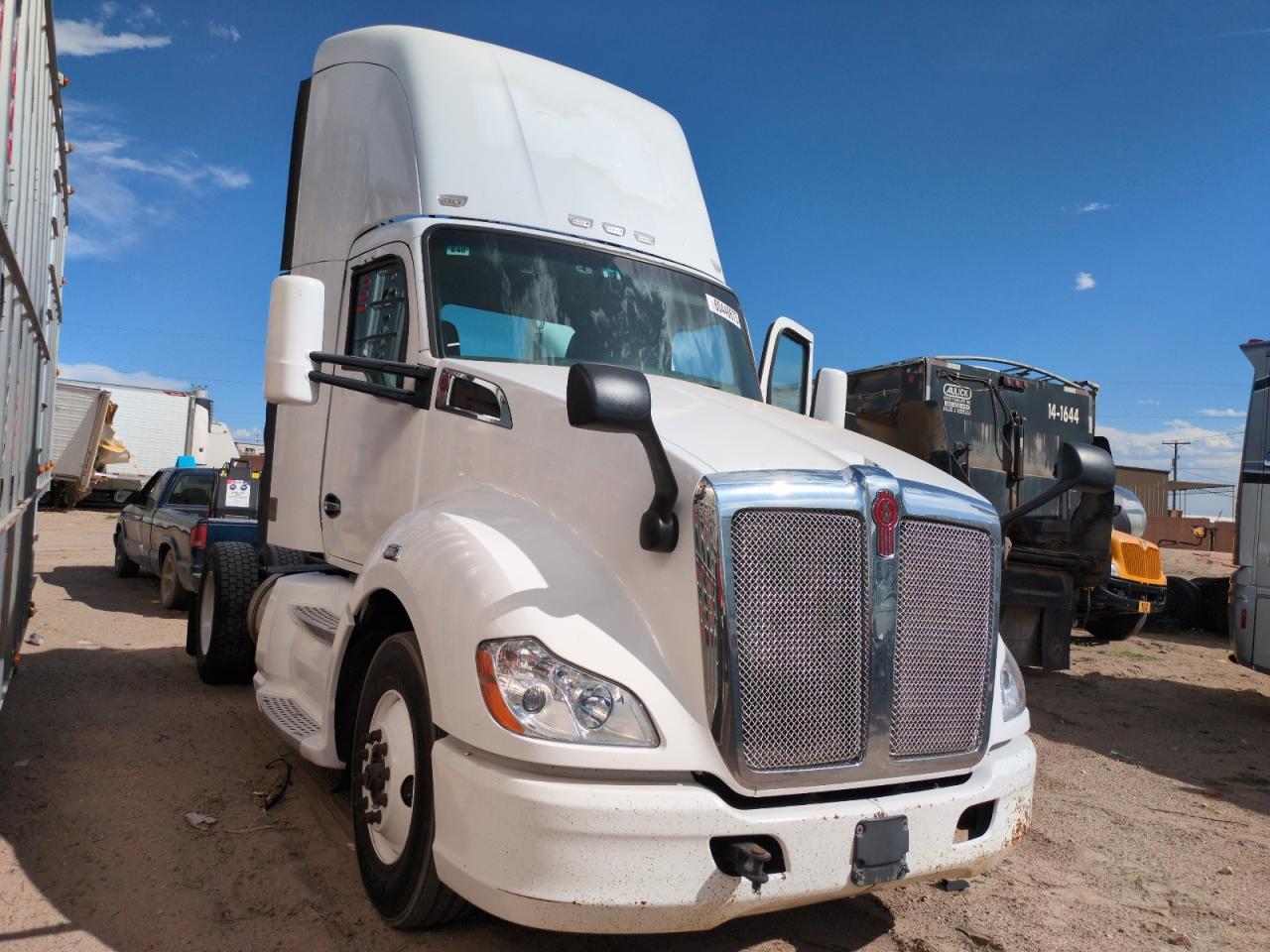 2014 Kenworth T680 Semi Truck იყიდება Albuquerque-ში, NM - Normal Wear