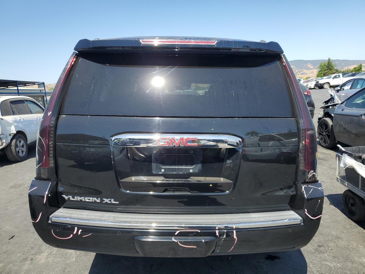2018 GMC Yukon Xl Denali VIN: 1GKS1HKJ3JR197421 Lot: 62004275