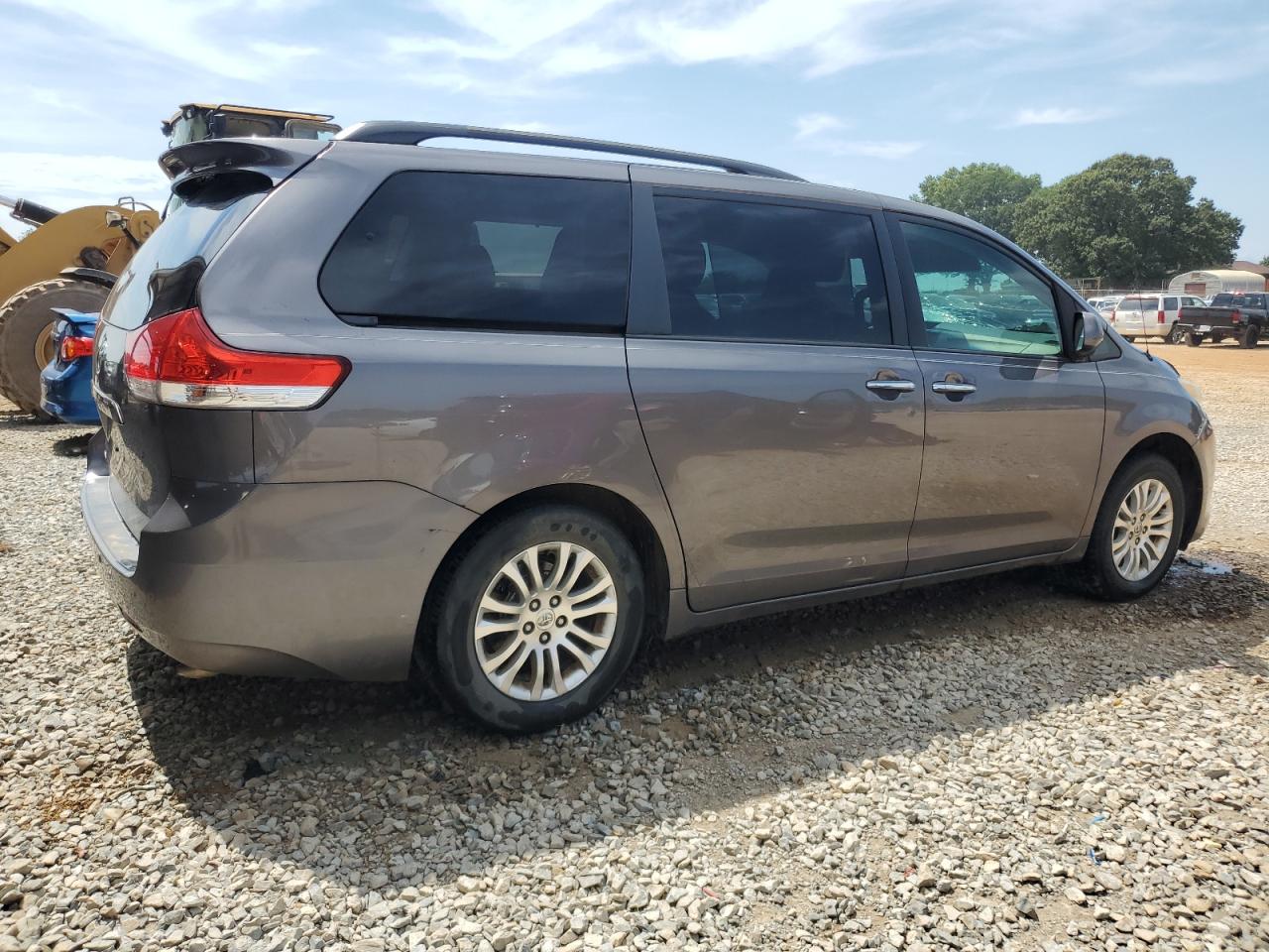 TOYOTA All Models 2014 VIN 5TDYK3DC4ES434882 фото 3