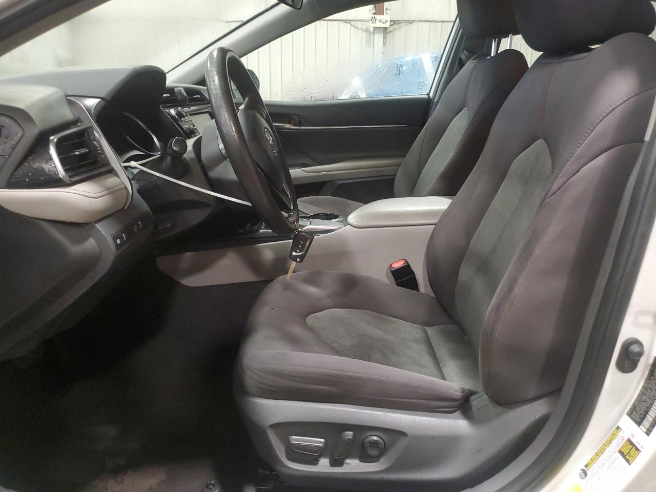 2020 Toyota Camry Le VIN: 4T1C11AK1LU868890 Lot: 61330265