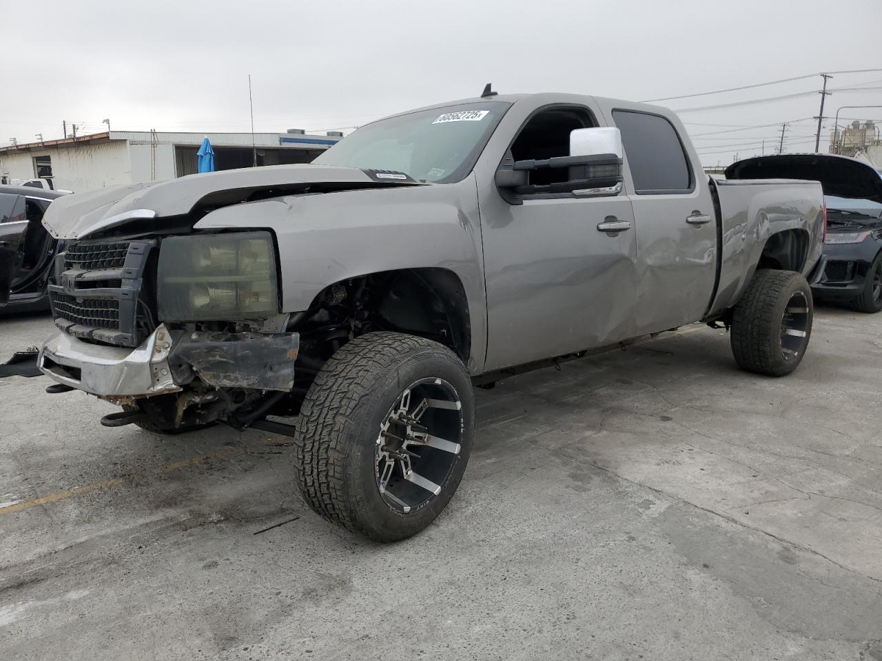 2009 Chevrolet Silverado C2500 Heavy Duty Ltz for Sale in Sun Valley, CA - All Over