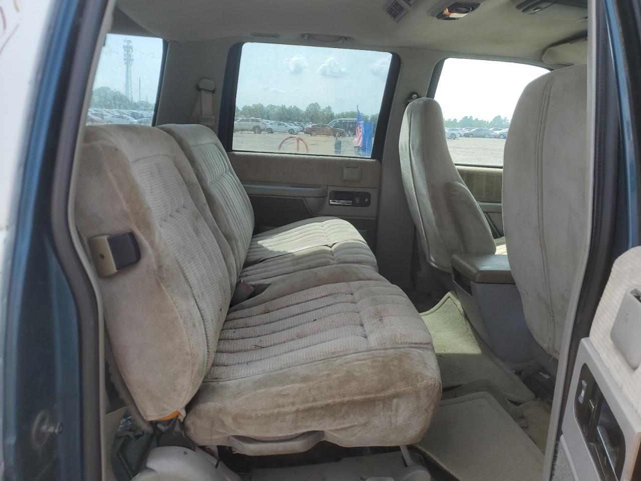 1994 Chevrolet Suburban K1500 VIN: 1GNFK16KXRJ339804 Lot: 61027835