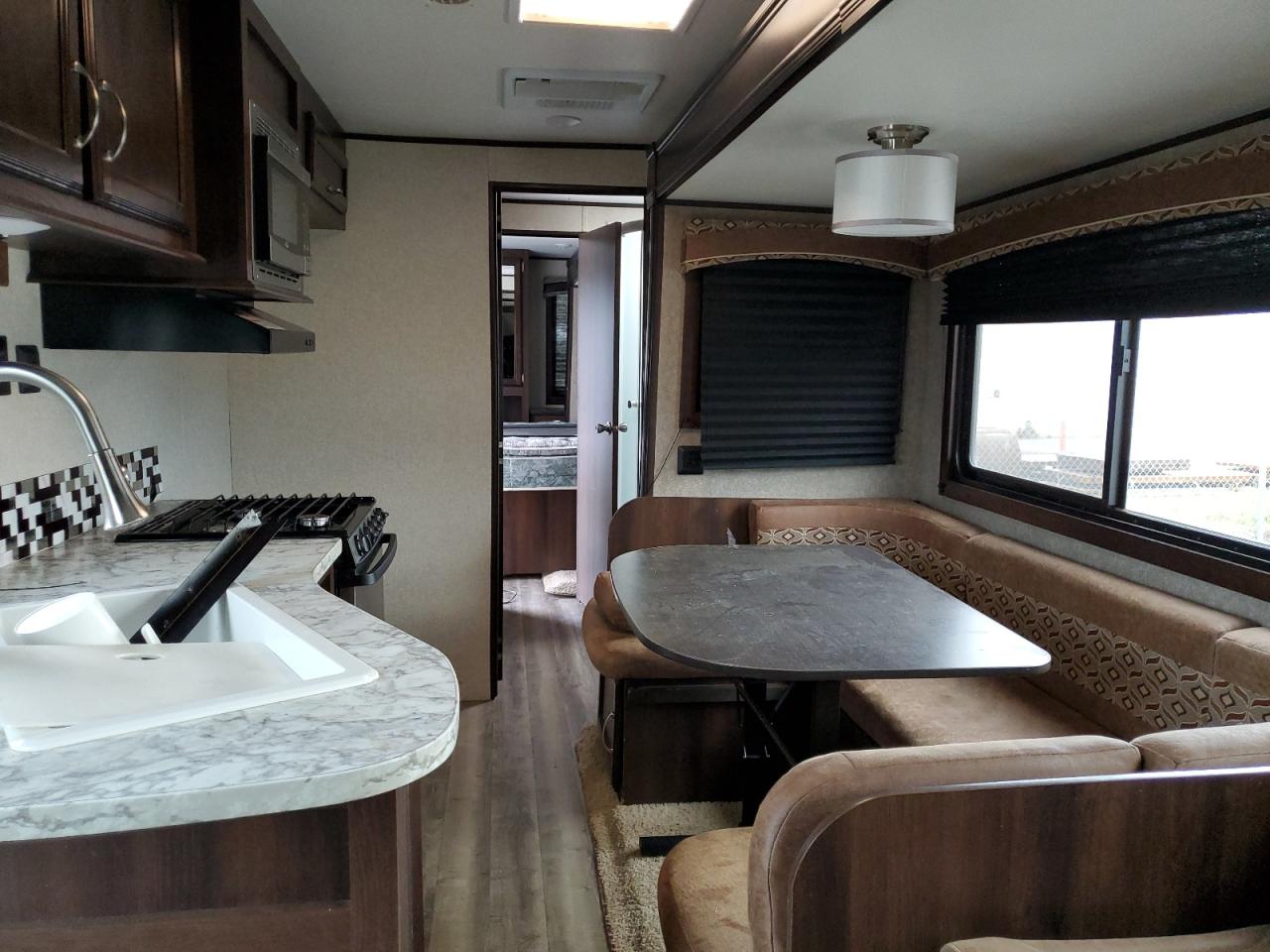 JAYCO JAYFLIGHT 2018 VIN 1UJBJ0BV3J1T60146 фото 5