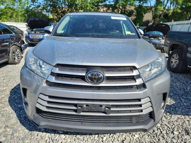  TOYOTA HIGHLANDER 2018 Серебристый
