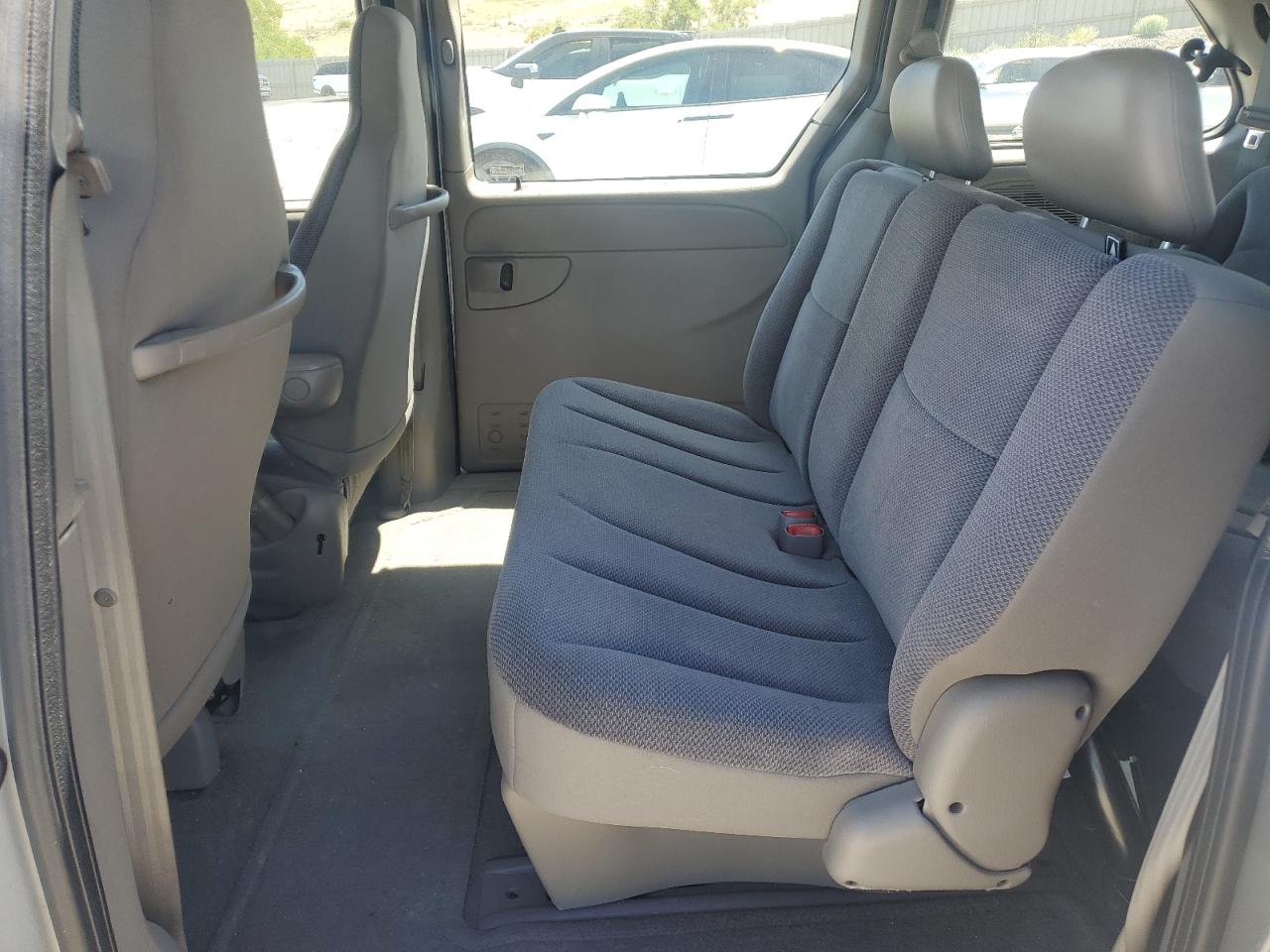 2001 Chrysler Voyager VIN: 1C4GJ25381B137011 Lot: 62588465