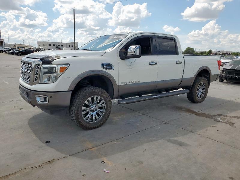 Pickups NISSAN TITAN 2016 Biały